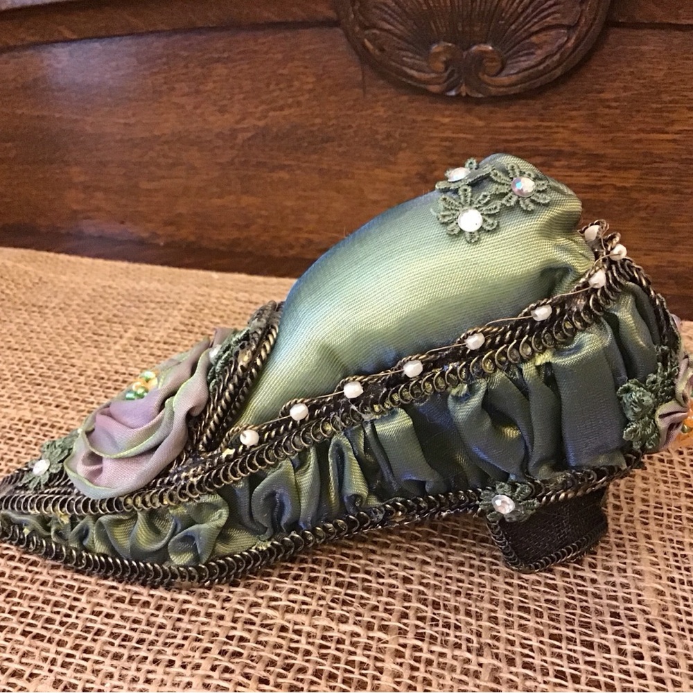 Vintage Victorian style shoe pin cushion or decor